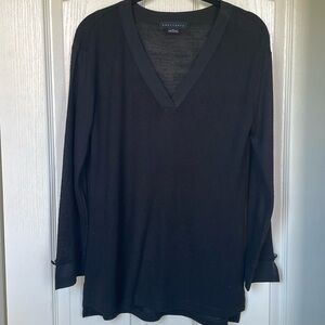 *Like New! Sanctuary sheer top w/ detailed sleeve at wrist. Very classy! Size M
